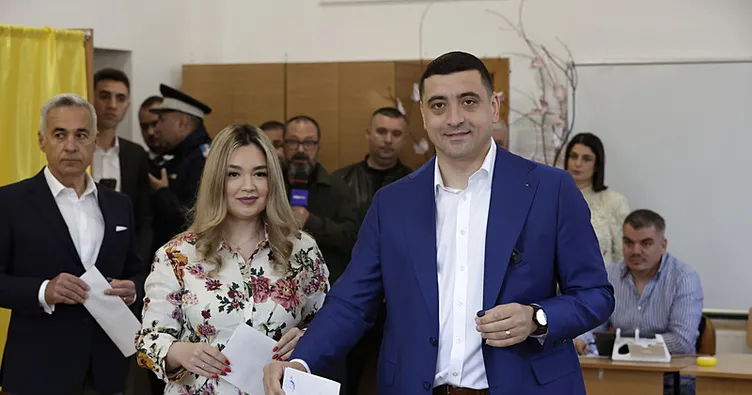 Romanya’da halk ikinci tur için sandık başına gidiyor: Aşırı sağ ile Avrupa yanlısı aday karşı karşıya