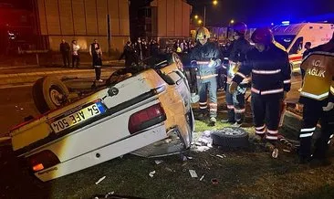 Sakarya'da kavşakta iki otomobil çarpıştı: 1'i ağır 4 yaralı #sakarya