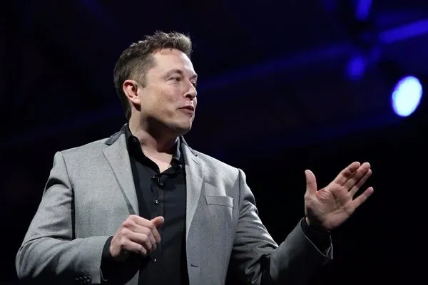 Elon Musk bir rekora daha imza attı