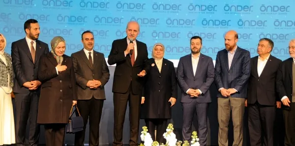 onder-imam-hatipliler-dernegi-geleneksel-iftarina-numan-kurtulmus-ve-bilal-erdogan-katildi-1711222600139.jpg