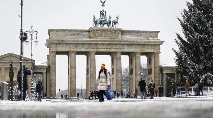 tarihin-en-uzun-kesintisi-berlinde-elektrik-kesintisi-100-bin-kisiyi-etkiledi-1767875398223.jpg Tarihin en uzun kesintisi: Berlin’de elektrik kesintisi 100 bin kişiyi etkiledi