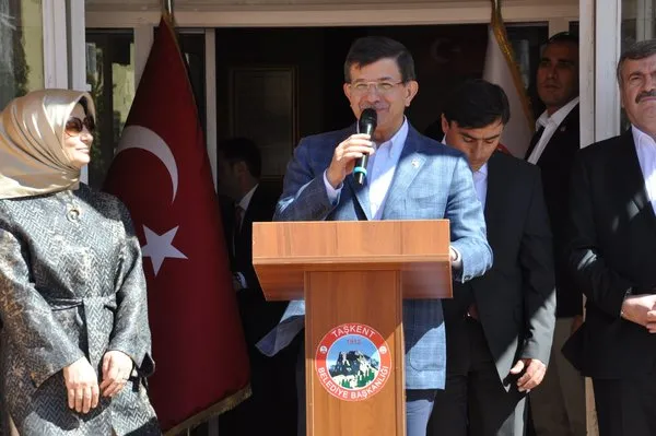 Başbakan Davutoğlu baba ocağında
