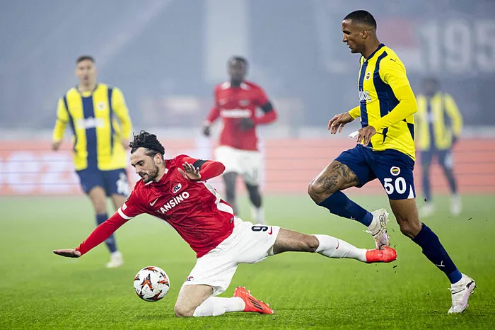 az-alkmaar-fenerbahce-en-nesyri-penaltiyi-atamadi-1731014489208.jpeg