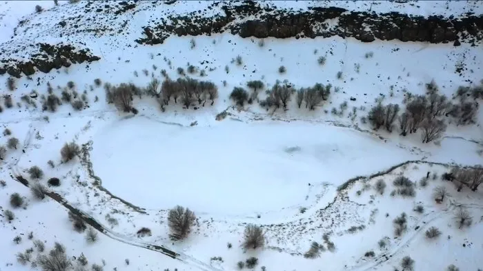 Ağın’da buz tutan tektonik Sülüklü göl, dron ile görüntülendi