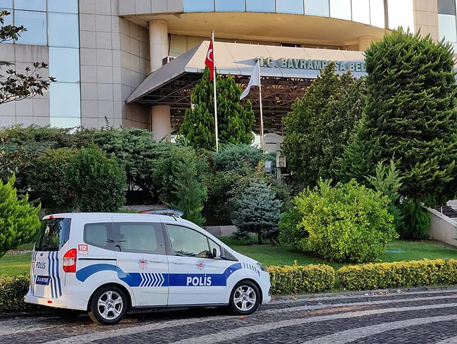 son-dakika-chpli-bayrampasa-belediyesine-yolsuzluk-operasyonu-depremzededen-3-milyon-lira-rusvet-istemisler-1758024867864.jpeg SON DAKİKA… CHP’li Bayrampaşa Belediyesi’ne yolsuzluk operasyonu: Depremzededen 3 milyon lira rüşvet istemişler!