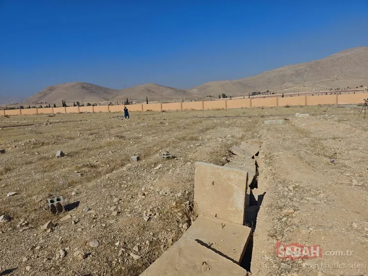 SON DAKİKA | Katil Esad’ın toplu mezarları bulundu: Önce işkence merkezlerinde öldürdüler, sonra gömdüler!