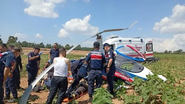 jandarmaya-ait-helikopter-araziye-sert-inis-yapti-2-personel-yaralandi-1746350139510.jpg