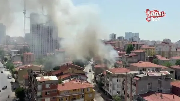 Kadıköy’de çatı alev aldı, alt katta uyuyan adamı eşi kurtardı | Video