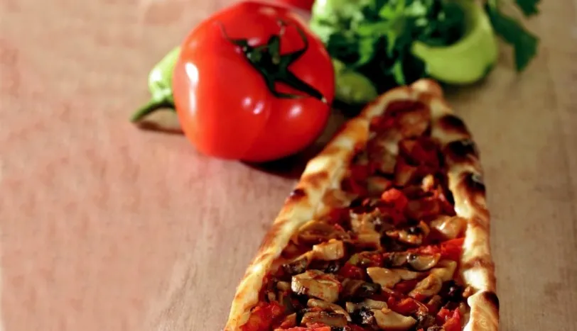 Mantarlı ve Tavuklu Pide