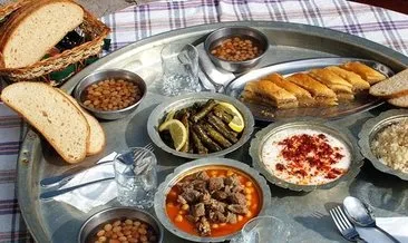 Yemek, sofra duası nasıl yapılır? Okunuşu ve Türkçe anlamı