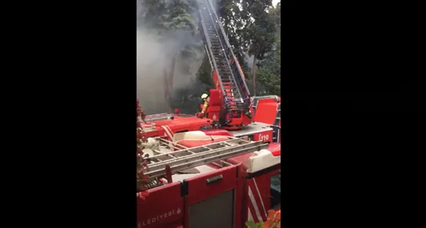 İstanbul'dan son dakika haberi... Tarihi cami yandı! Vaniköy Camiinde büyük yangın