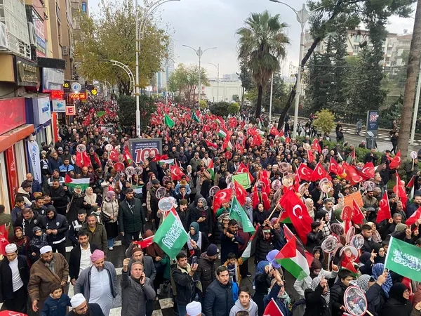sanliurfada-binlerce-kisi-filistin-icin-yurudu-1702142248273.jpg