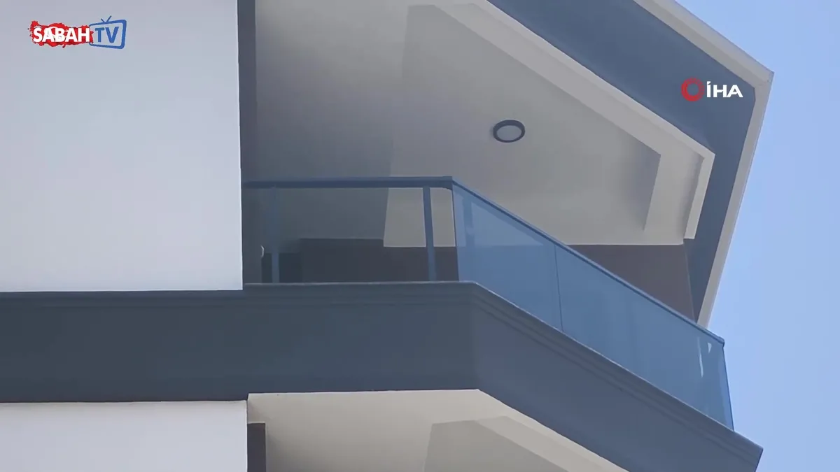 Denizli’de korkunç olay: İnşaattaki cam korkuluk boşluğundan aşağıya düşen çocuk yaralandı | Video videosunu izle Denizli’de korkunç olay: İnşaattaki cam korkuluk boşluğundan aşağıya düşen çocuk yaralandı | Video videosunu izle