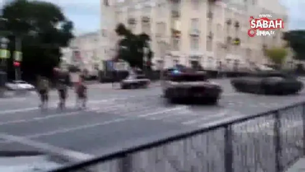 Rostov'da zırhlı araç hareketliliği sürüyor | Video