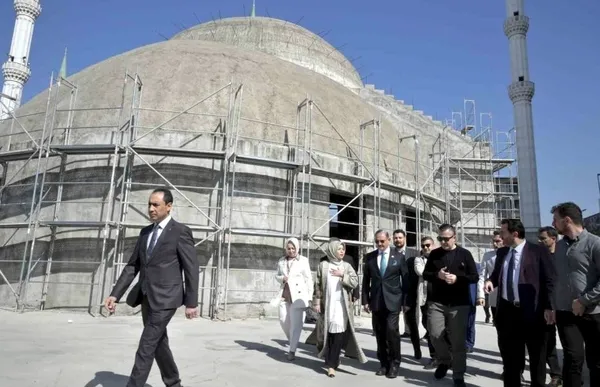 temeli-atilip-yarim-kalan-5-minareli-yildiz-camii-yil-sonunda-ibadete-aciliyor-1745932102841.jpg
