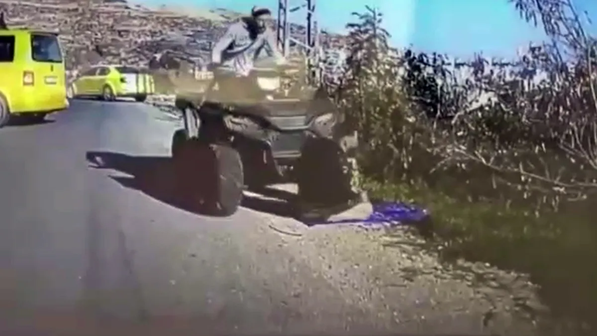 Canilikte sınır tanımıyorlar! İsrailli asker namaz kılan Filistinliyi ATV ile ezdi! Canilikte sınır tanımıyorlar! İsrailli asker namaz kılan Filistinliyi ATV ile ezdi!