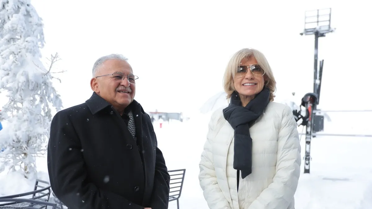 Kayseri Büyükşehir Belediye Başkanı Büyükkılıç, Tansu Çiller’e Erciyes’i tanıttı Kayseri Büyükşehir Belediye Başkanı Büyükkılıç, Tansu Çiller’e Erciyes’i tanıttı