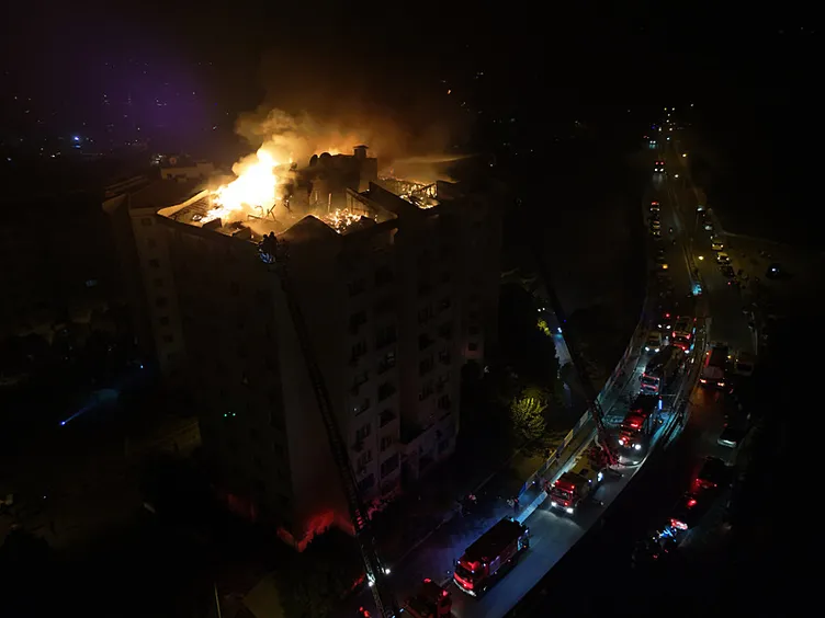 SON DAKİKA: Türkiye genelinde 47 yangın! İzmir’de alevler yerleşim yerlerine sıçradı