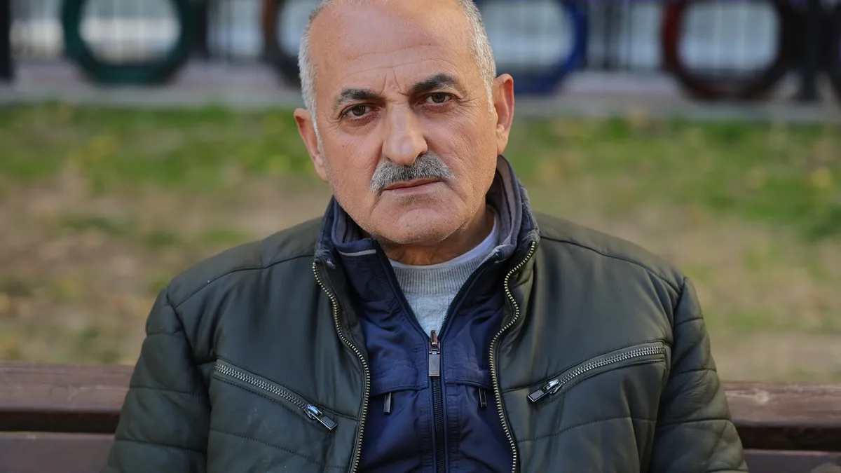 Adana’da seyyar satıcı Zeynettin Delen 5 yıldır boşanmak için mücadele ediyor: Eşimin o sözü yüzünden… Adana’da seyyar satıcı Zeynettin Delen 5 yıldır boşanmak için mücadele ediyor: Eşimin o sözü yüzünden…