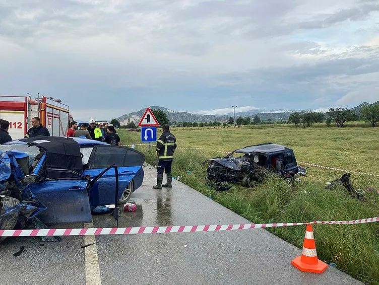 Burdur'da feci kaza! Ortalık savaş alanına döndü: 5 ölü, 5 yaralı