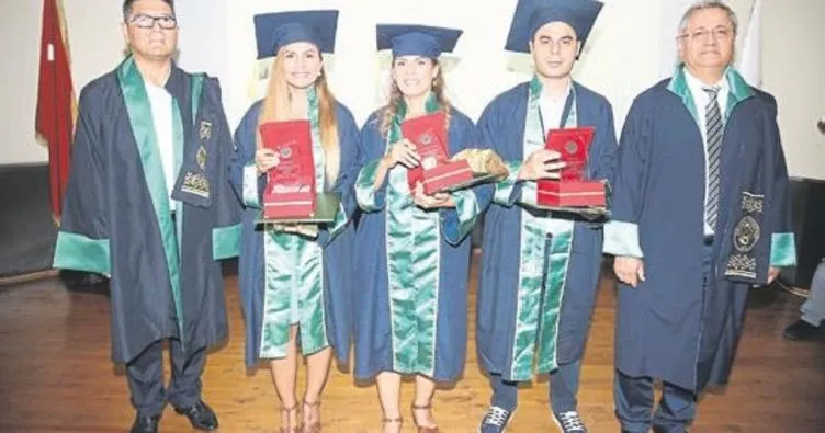 ÇÜ Adana MYO’da mezuniyet sevinci