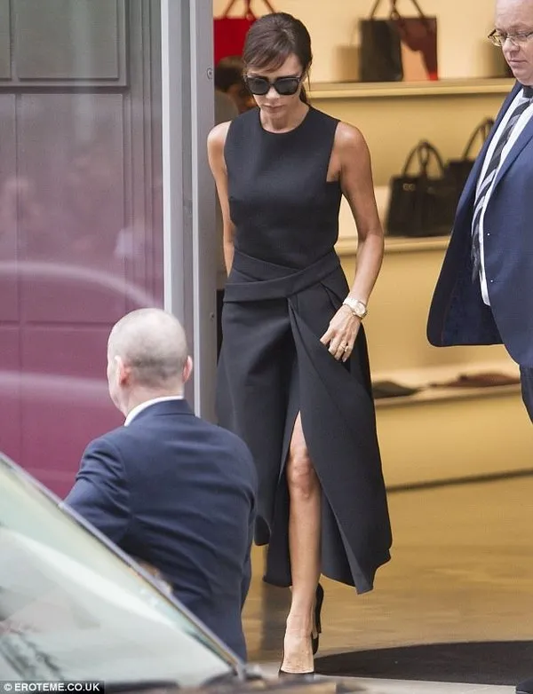 Victoria Beckham siyahı fazla abarttı!