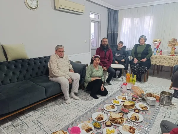 ak-parti-anamur-teskilati-iftar-sofralarinda-vatandaslarla-bulusuyor-1773062110609.jpg