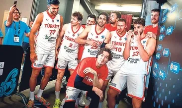 12 Dev Adam geri döndü