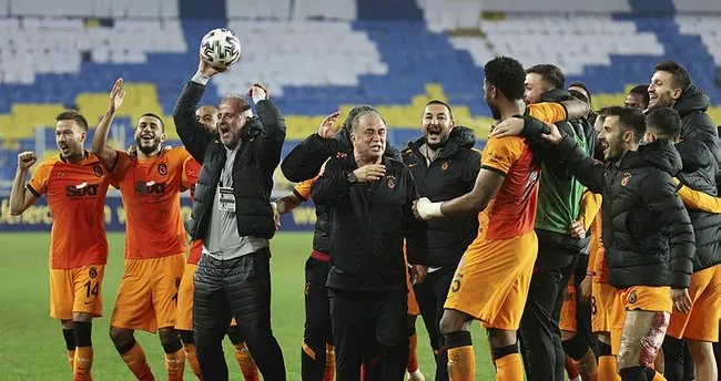 Galatasaray'dan Kadıköy galibiyeti sonrası Mesut Özil ...