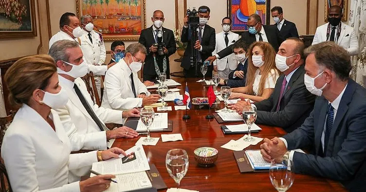 Çavuşoğlu, Dominik Cumhurbaşkanı Abinader Corona ile görüştü