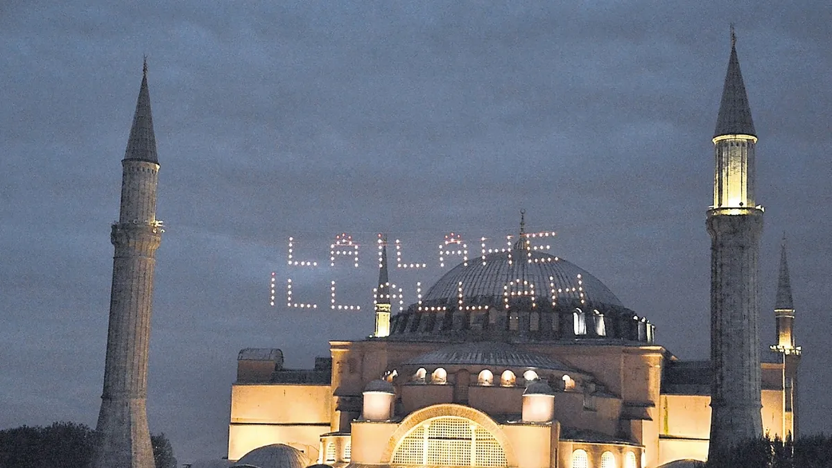 Gökyüzüne yazılan mesajların kadim mazisi