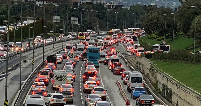 Haftanın ilk gününde İstanbul'da yoğun trafik - Sabah
