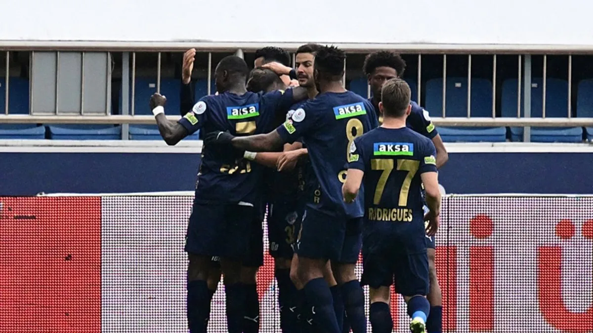 Kasımpaşa, Çaykur Rize...                    </div>
                    <div class=