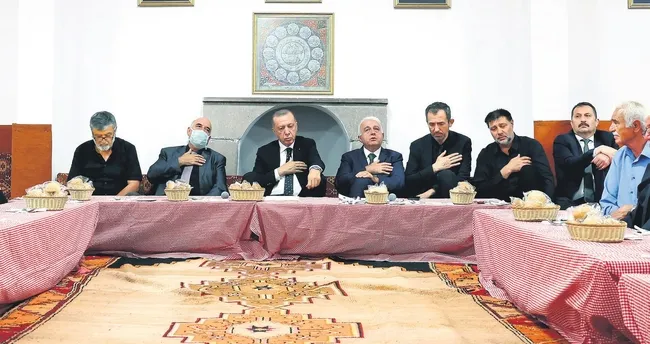 Cemevinde canlarla muharrem iftarı