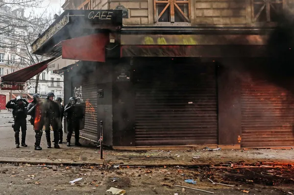 Başkan Erdoğan 'Beslediğiniz yılan sizi de sokar' diye uyarmıştı! PKK'lılar Paris'i karıştırdı