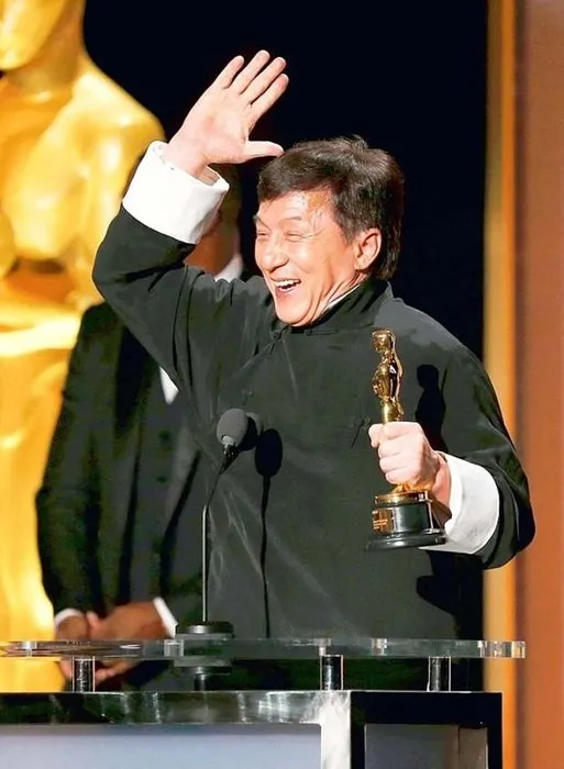 Jackie Chan’e onursal Oscar ödülü