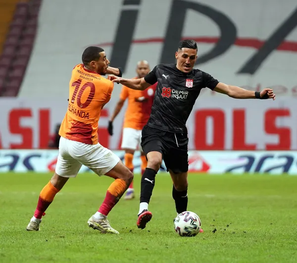 son-dakika-galatasarayda-younes-belhandanin-sozlesmesi-feshediliyor-1615370304747.jpg