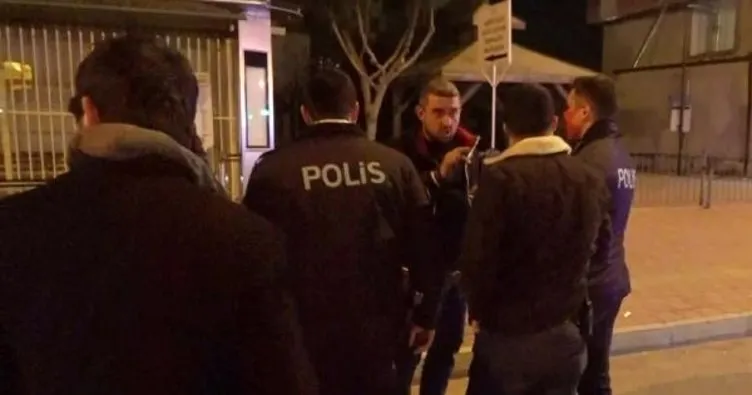 Husumetlisi yerine üst kat komşusunun kapısına dayandı, kovalamaca sırasında 3 araca çarptı