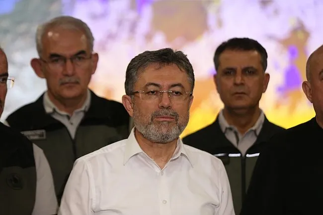 SON DAKİKA… Çanakkale’de orman yangını... Bakan Yumaklı son durumu paylaştı! İşte alevlerin yuttuğu Saçaklı Köyü’nün son hali!