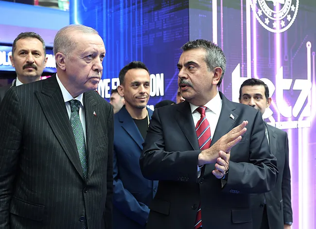 baskan-erdogandan-dijital-zorbalik-uyarisi-evlatlarimizi-teslim-edemeyiz-1750438046524.jpeg Başkan Erdoğan'dan dijital zorbalık uyarısı: Evlatlarımızı teslim edemeyiz