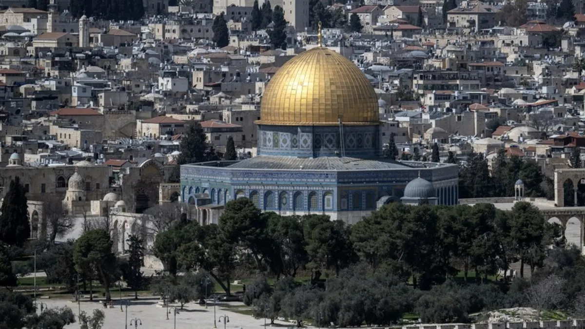 Mescid-i Aksa yeniden ibadete açıldı