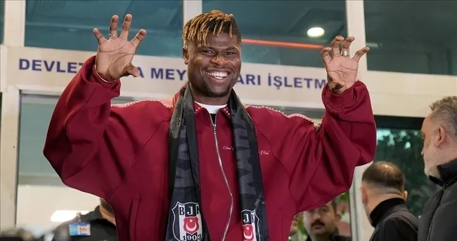 Yeniler sahnede