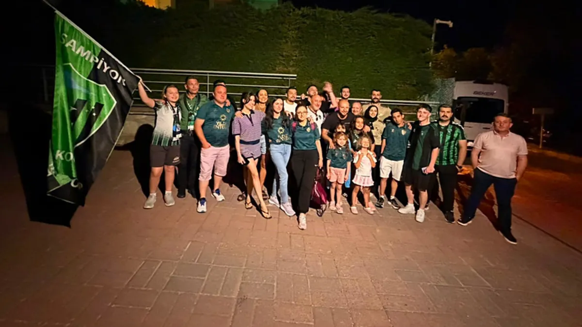Kocaelispor taraftarlarından kaptanlarına büyük sürpriz Kocaelispor taraftarlarından kaptanlarına büyük sürpriz