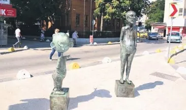 Avanak Avni’nin heykelini çaldılar