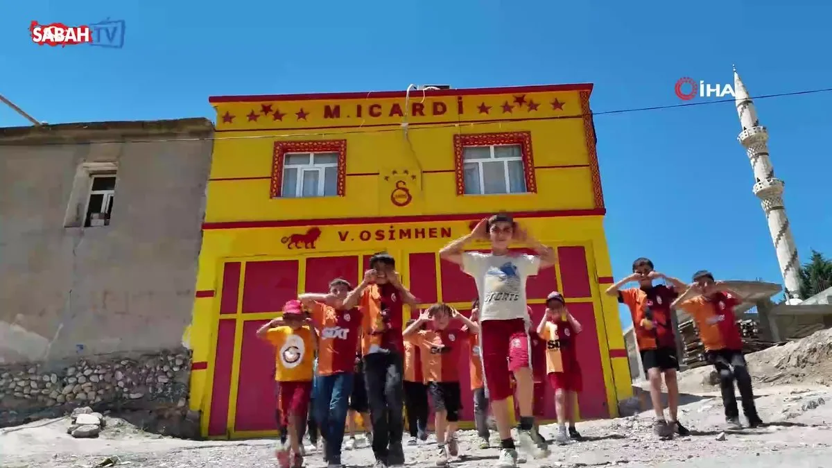 Sarı-Kırmızı renkleriyle gündem olan evine Osimhen ve 5. yıldızı ekledi | Video