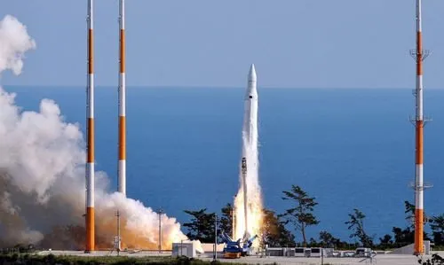 Güney Kore’nin ilk füzesi uzaya fırlatıldı