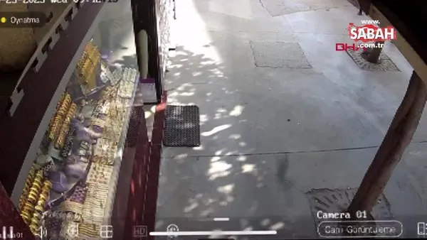 Gaziosmanpaşa'da Salvador Dali maskesiyle soygun girişimi kamerada | Video