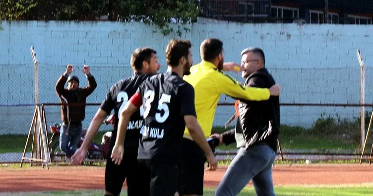 Salihli Belediyespor - Aliağa Futbol maçında 9 kırmızı kart