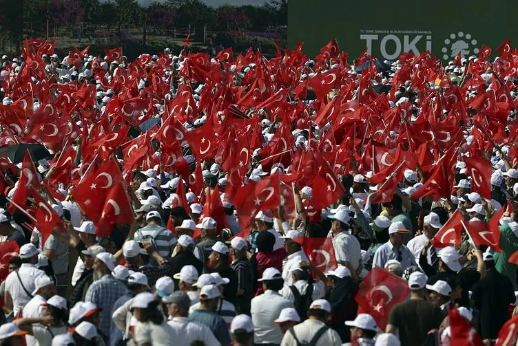 SON DAKİKA: Atatürk Havalimanı Millet Bahçesi’nde SOLOTÜRK nefes kesti!