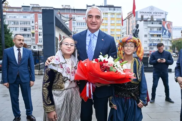 62-bin-701-eser-5-farkli-tema-tek-cati-kutahya-arkeoloji-ve-maden-muzesi-acildi-1790761217215.jpeg
